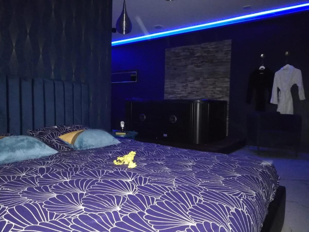 Suite Blue Jacuzzi Le Breuil  ภายนอก รูปภาพ
