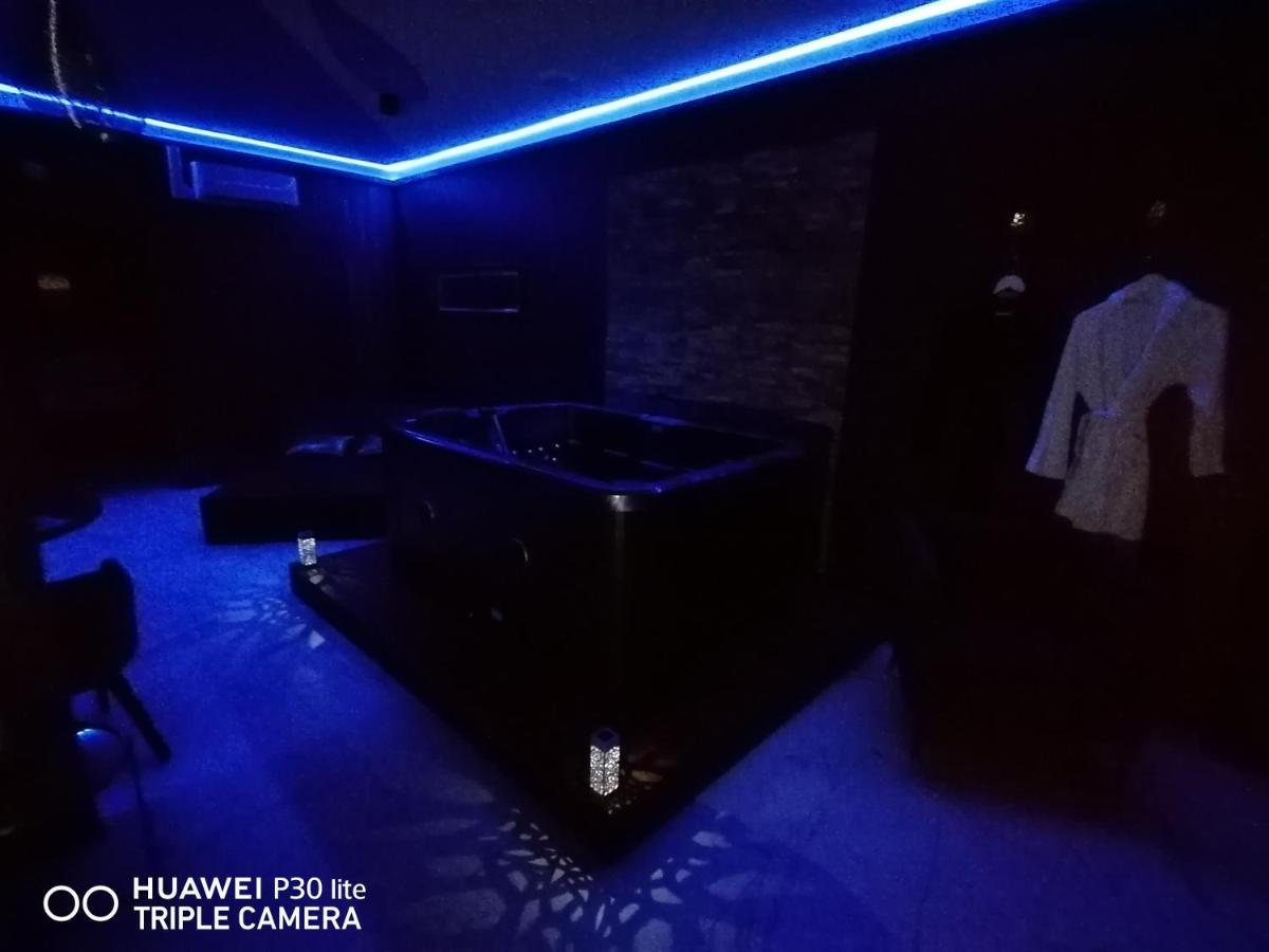 Suite Blue Jacuzzi Le Breuil  ภายนอก รูปภาพ